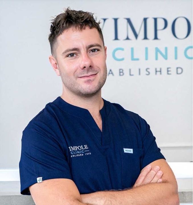 Dr Ricardo Correia