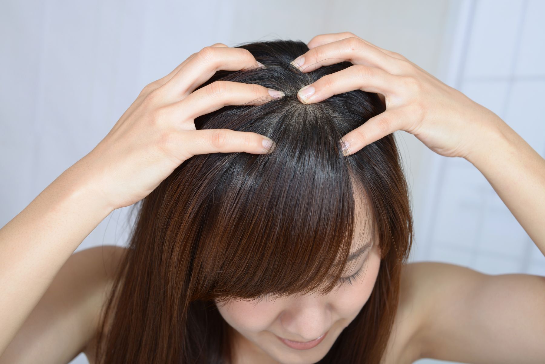 Scalp massage with lavender oil