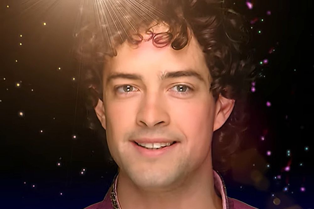 Lee Mead’s curly hair