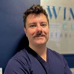 Dr Ricardo Correia